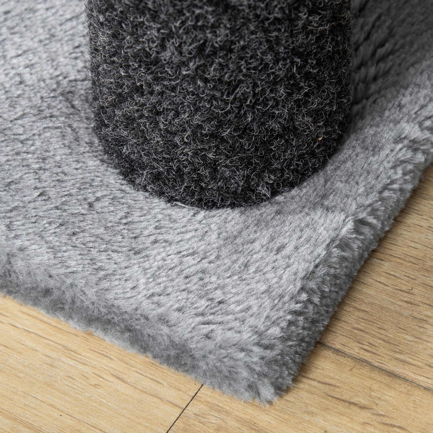 PawHut Katzentreppe 4-stufige Haustiertreppe mit Kratzsäulen Ball Hundetreppe Tiertreppe für Katzen bis 5 kg Plüsch Jute Grau 60 x 40 x 64 cm