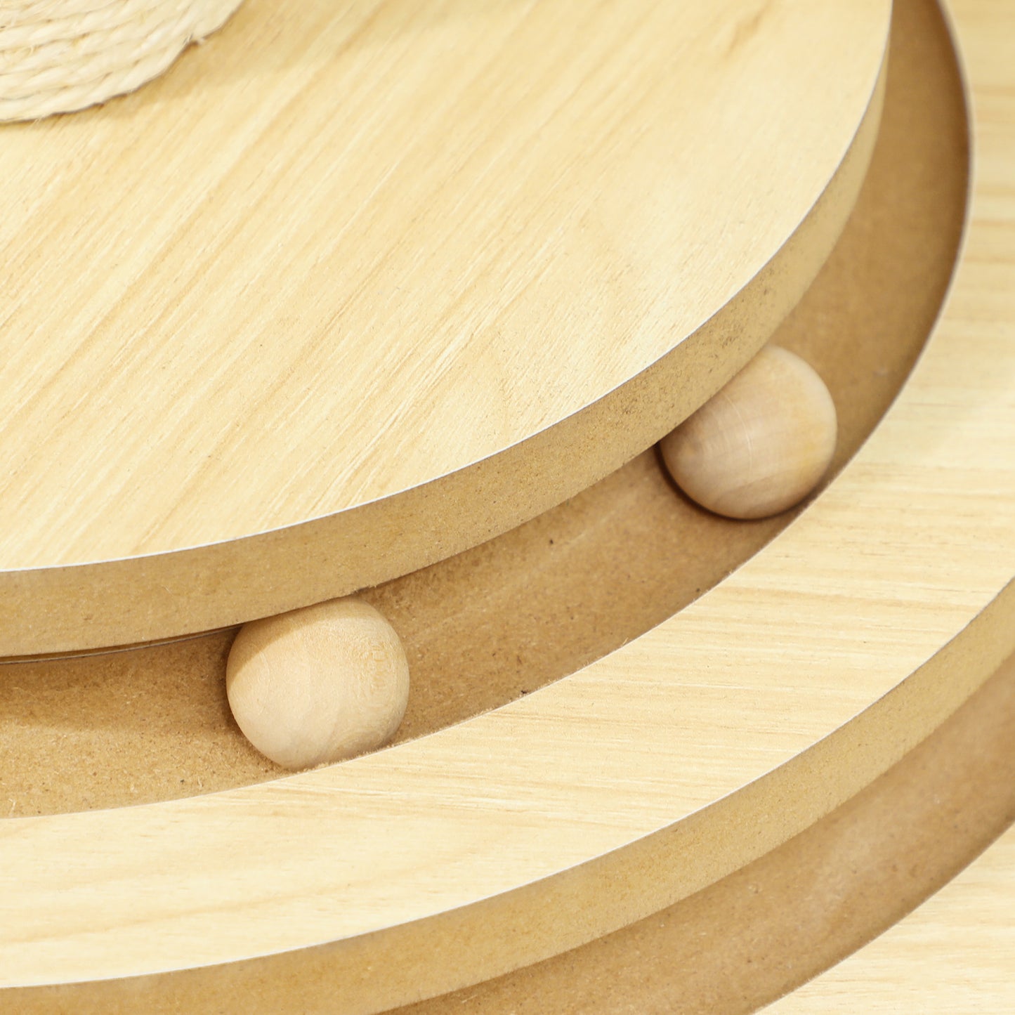 PawHut Katzenkratzbaum, 69 cm, Sisal-Kratzpfosten, Kugelbahn, Spielball, Spielfeder, 4-in-1-Design, Cremeweiß