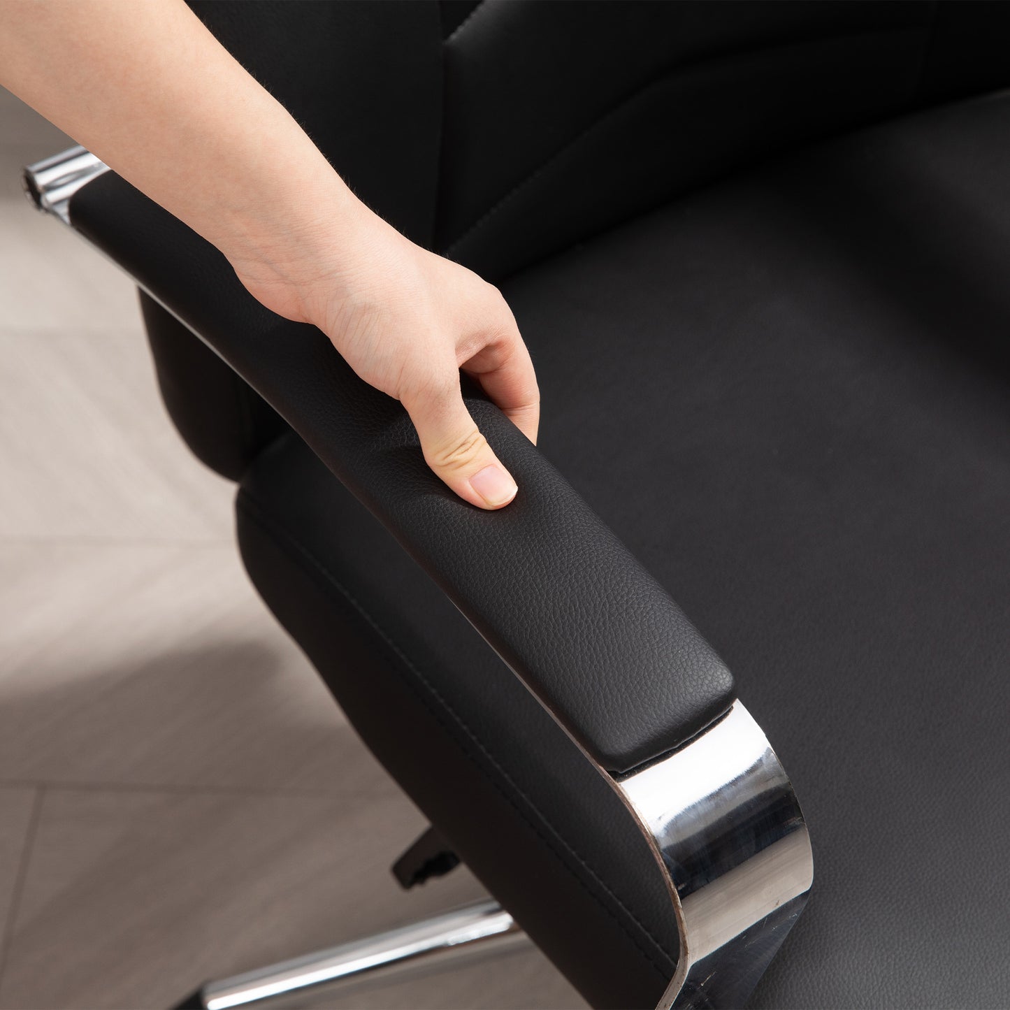 HOMCOM Bürostuhl in Lederoptik, höhenverstellbar, gepolsterte Rückenlehne, Schwarz