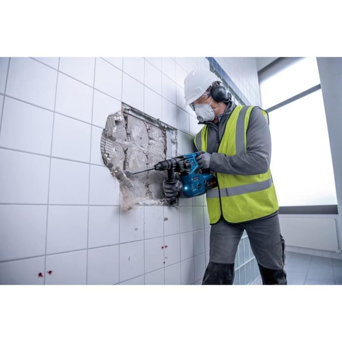 Bosch Professional GBH 18V-28CF 3.3J hammer drill with GDE 18V-16 suction device, 2 ProCore 8.0Ah batteries, charger, Llbox 0611921003