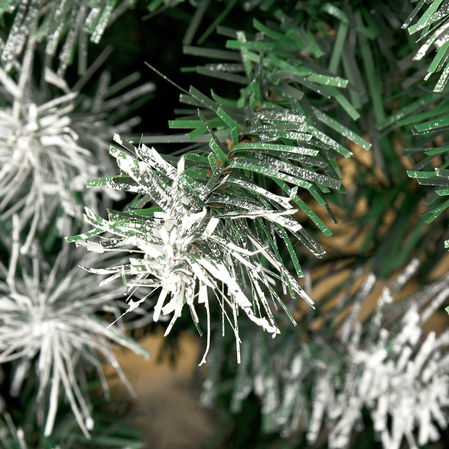 HOMCOM Künstlicher Weihnachtsbaum, 800 Zweige, 61 Zapfen, verschneite Spitzen, feuerfest, 180 cm