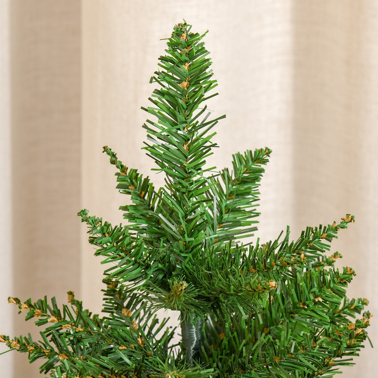 HOMCOM Mini Weihnachtsbaum mit künstlichem Schnee, 60 cm hoch, mit Zementständer, Mehrfarbig