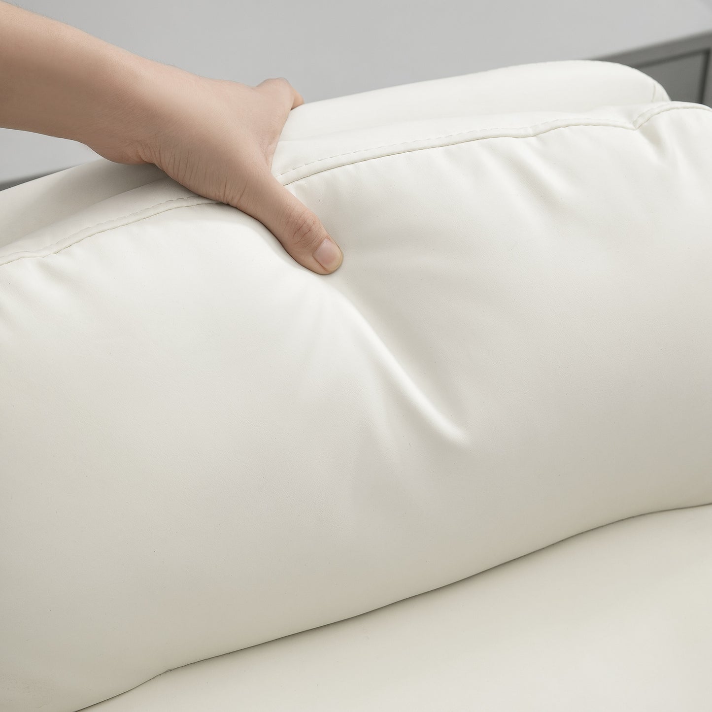 HOMCOM Höhenverstellbarer Schreibtischstuhl mit weichem Kissen und Kunstleder-Bezug, flexiblen Rädern und Kippfunktion, Weiß