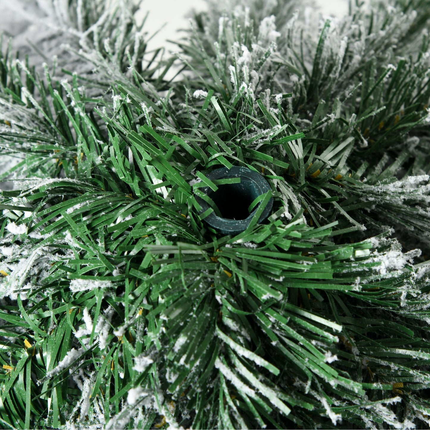 HOMCOM Künstlicher Weihnachtsbaum, 1,80 m, mit 523 Zweigen, Kunstschnee, lebensechtes Aussehen, schlanke Form
