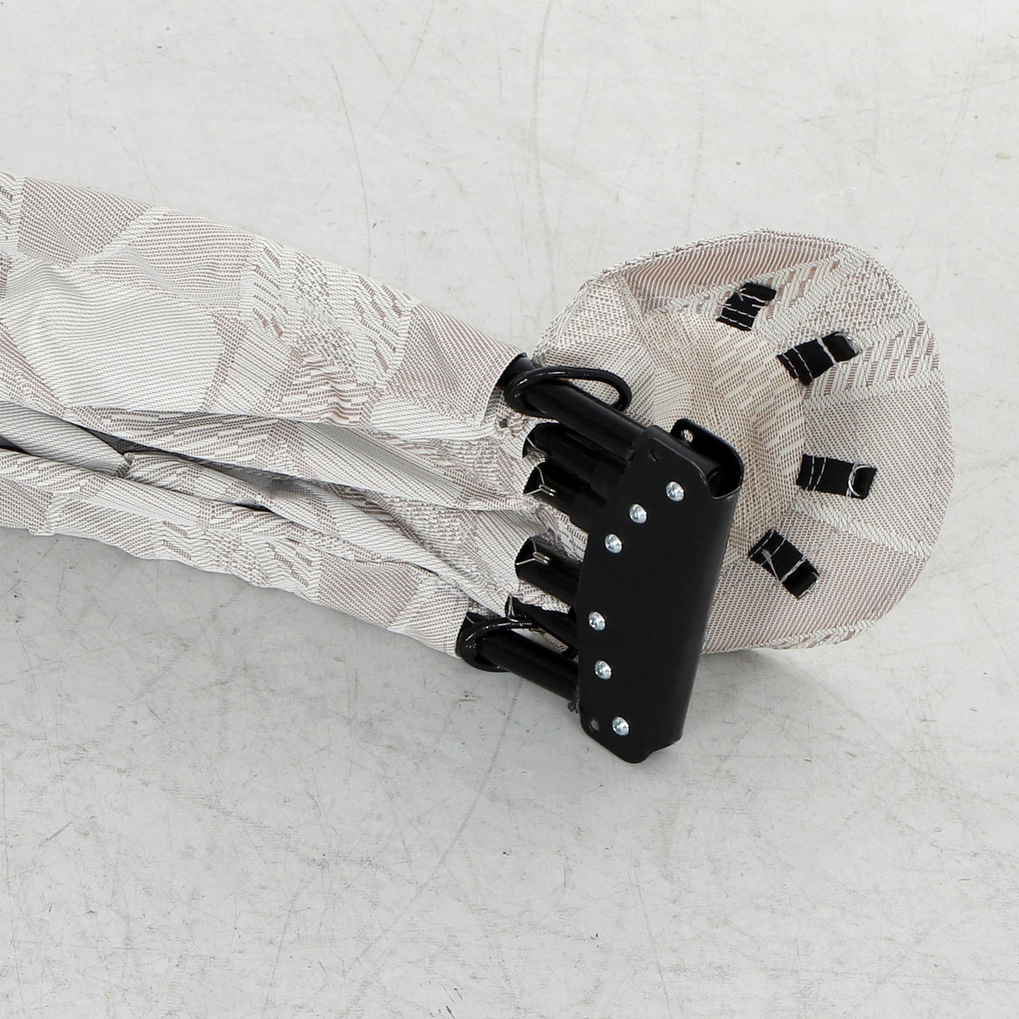 Outsunny Eiförmiger Hängekorb, Hängesessel mit Schaukelfunktion und faltbarem Korb, Gartenstuhl, Becherhalter, Sandbraun