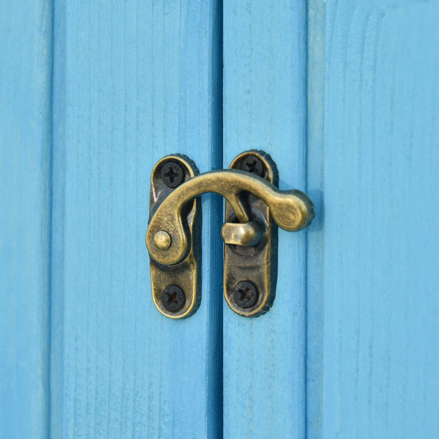 Outsunny Gartenhaus Gerätehaus Geräteschuppen mit Brennholzlagerraum Geräteschuppen mit 3 Ablagen Asphaltdach Tannenholz Himmelblau 130 x 54,5 x 180 cm