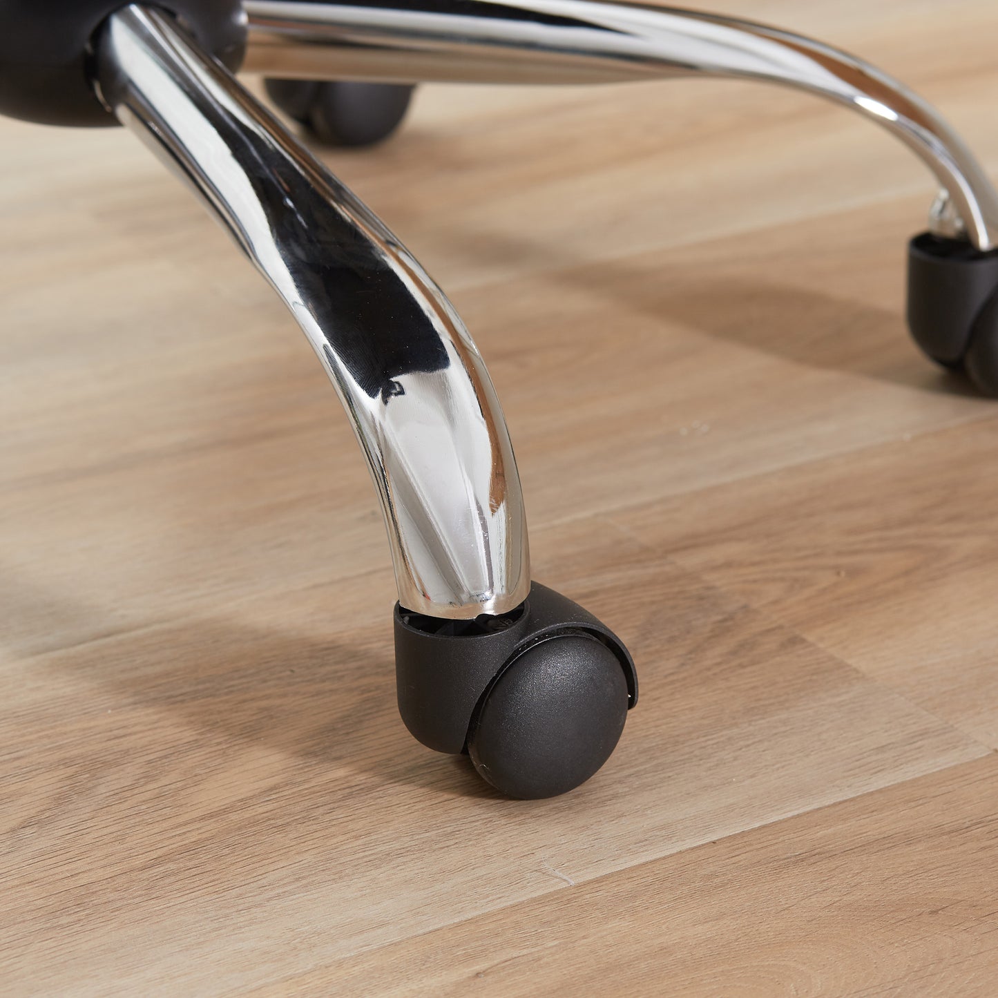 HOMCOM Ergonomischer Bürostuhl, Gaming Stuhl, Drehstuhl mit Wippenfunktion, höhenverstellbarer Schreibtischstuhl, Schaumstoff, Netz, Schwarz, 63 x 65 x 109-119 cm