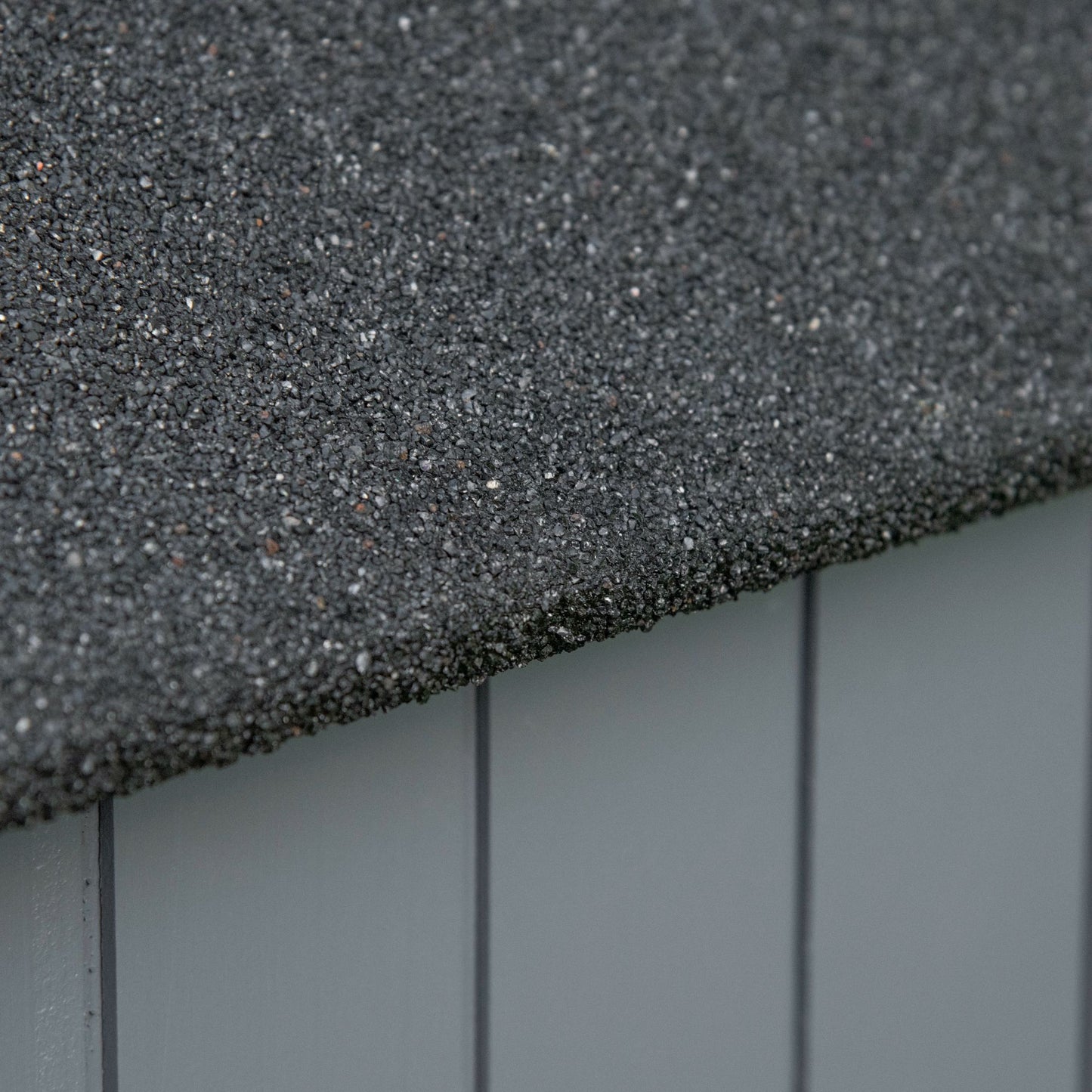 Outsunny Gartenschrank, offenes Brennholzfach, verriegelbare Tür, wetterfest, Naturholz, 129 x 51,5 x 180cm, grau+schwarz