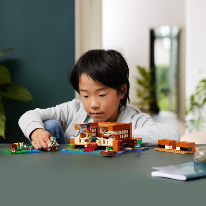 LEGO 21256 Minecraft The Frog House, Toy with Animal Minifigures, Characters: Zombie and Explorer