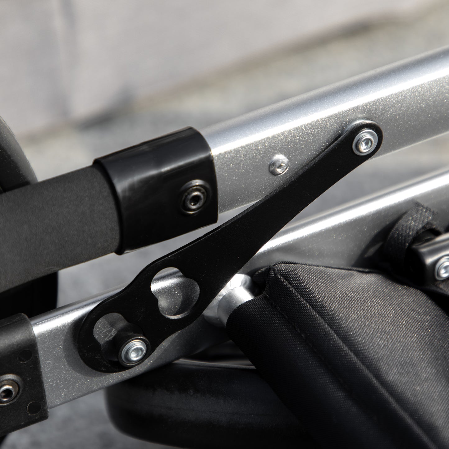 PawHut 2-IN-1 Hundebuggy Tragtasche bis 10kg Kissen klappbar 1 Aufbewahrungskorb 83 cm x 58 cm x 102 cm Schwarz