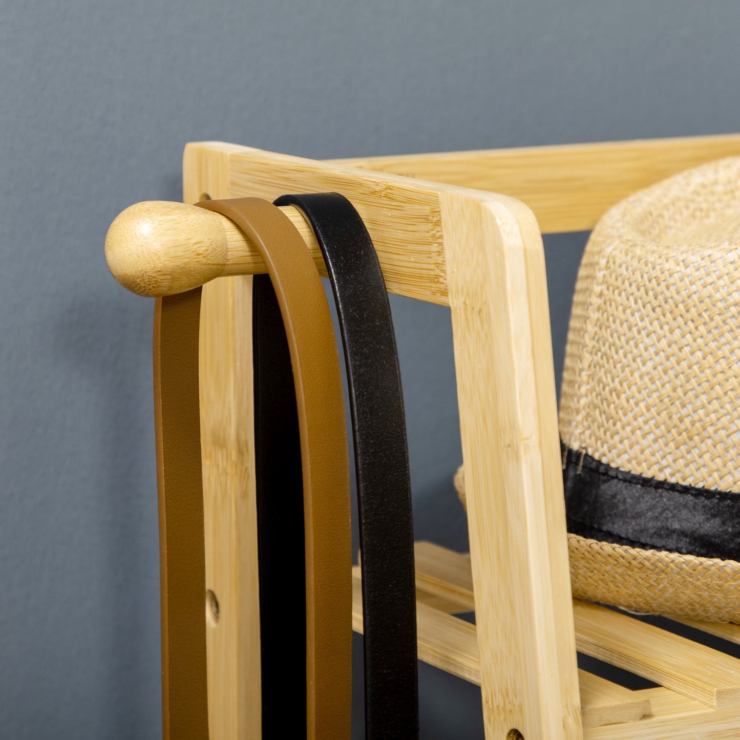 HOMCOM Kleiderständer aus Bambus, 2 Kleiderhaken, Kleiderstange, 2 Ablagen, 114 x 40 x 139 cm