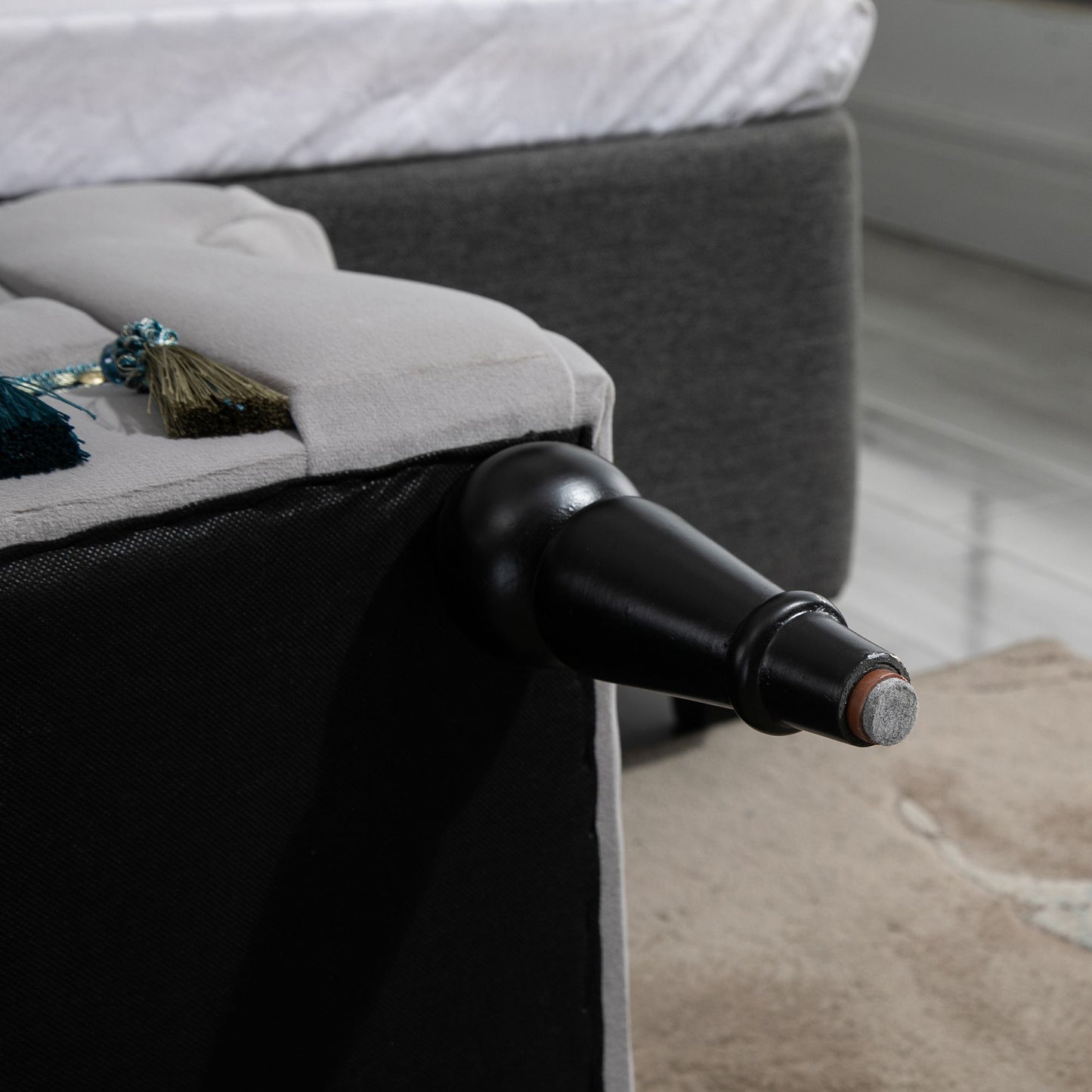 HOMCOM Sitzbank Polsterbank mit Samt-Bezug, Armlehne Bettbank mit Holzrahmen, Schuhbank für Schlafzimmer, Wohnzimmer, Flur 117 x 40 x 58 cm Hellgrau