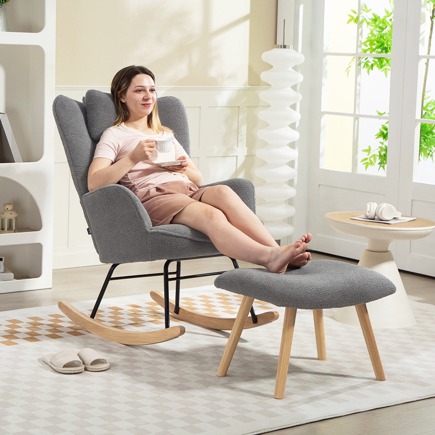 HOMCOM Schaukelstuhl mit Fußhocker, weicher Fleece-Bezug, Holzbeine, Kissen, hohe Rückenlehne, Schaukelsessel, Dunkelgrau