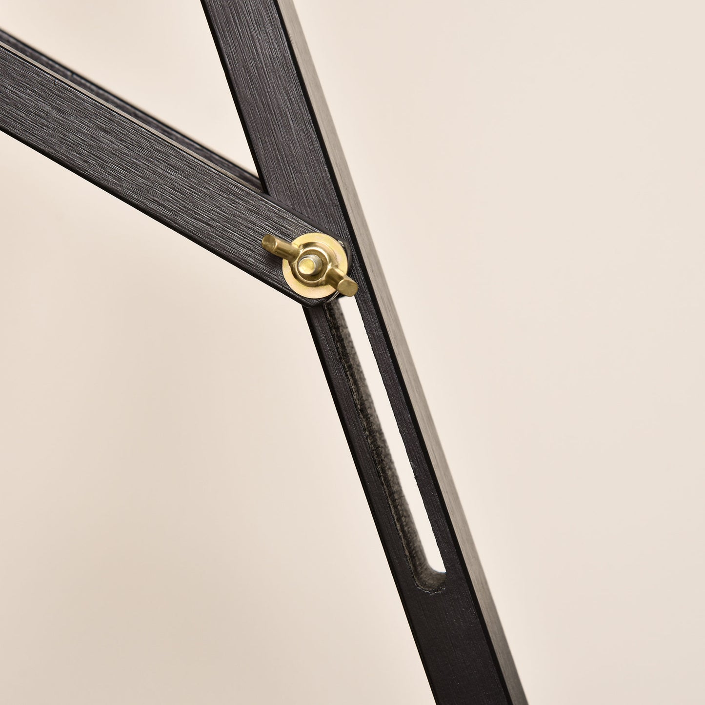 HOMCOM Staffelei Holz 134,5 cm hoch Holzstaffelei für Leinwände bis 108 cm Feldstaffelei Atelierstaffelei für Malerei, Skizze, Hochzeit, Ausstellung Schwarz