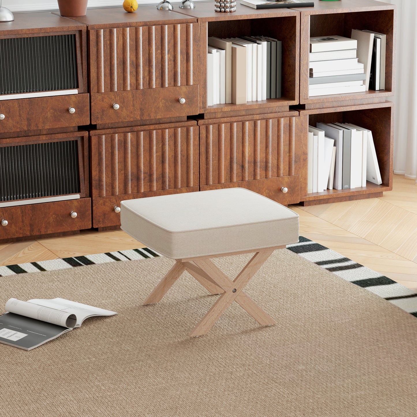 HOMCOM Moderner Fußhocker, Gepolsterter Hocker mit weichem Sitz, Kautschukholzbeine, für Wohnzimmer, Schlafzimmer, Beige