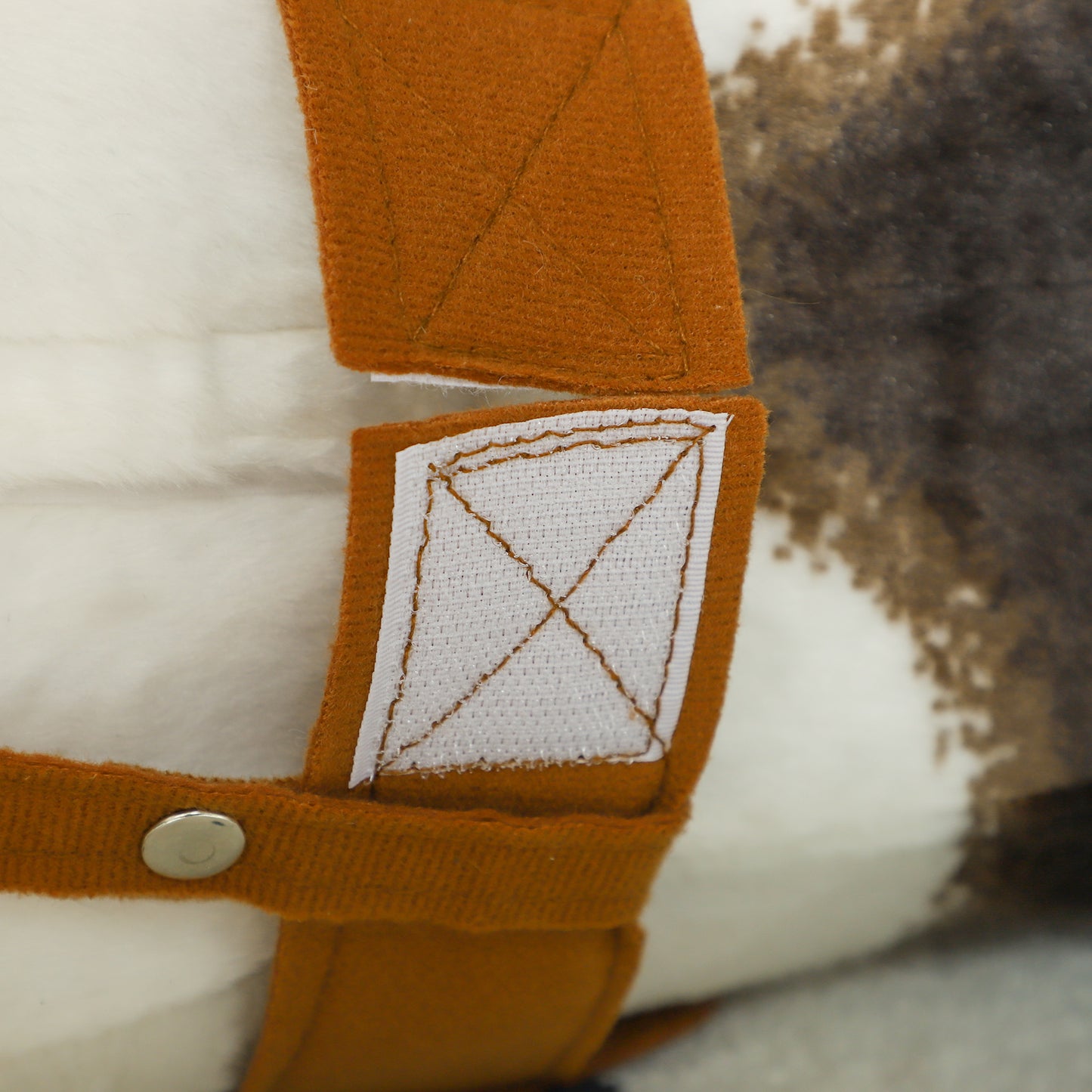 AIYAPLAY Schaukelpferd mit Soundeffekten, weiches Fell, für 3-8 Jahre, 85 x 28 x 60 cm, Braun/Cremeweiß