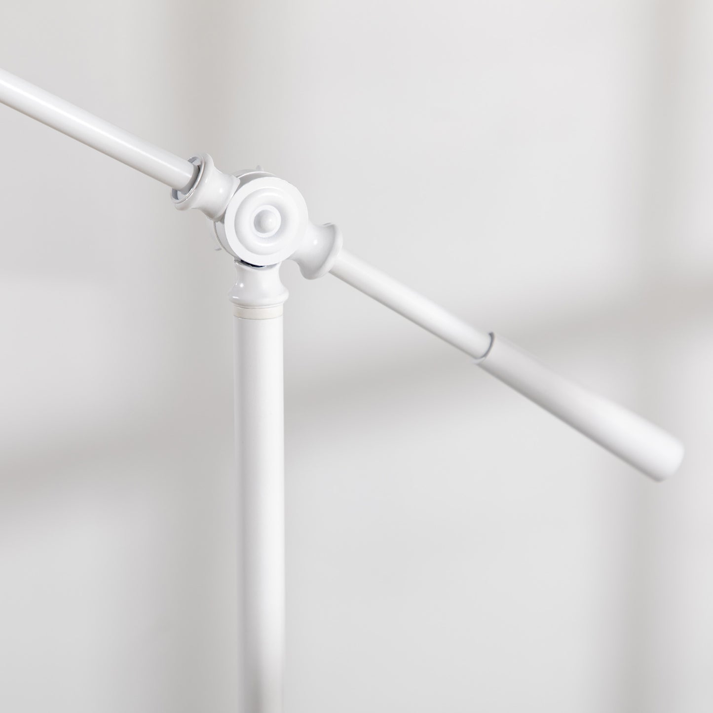 HOMCOM Stehleuchte im Industriedesign, höhenverstellbar, Bodenschalter; 30 m x 30 cm x 131 cm, Schwarz