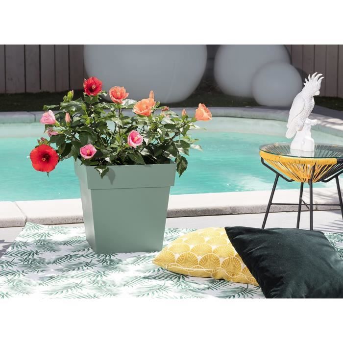 EDA Plastic - Tuscan square flower pot - 32 x 32 x H 32 cm - 22 L - Bay green