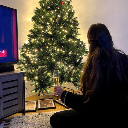 HOMCOM Weihnachtsbaum, 700 warmweiße LEDs, 2154 Zweige, flammhemmend, Kunststoff/Metall, 210 x 142 cm, Grün