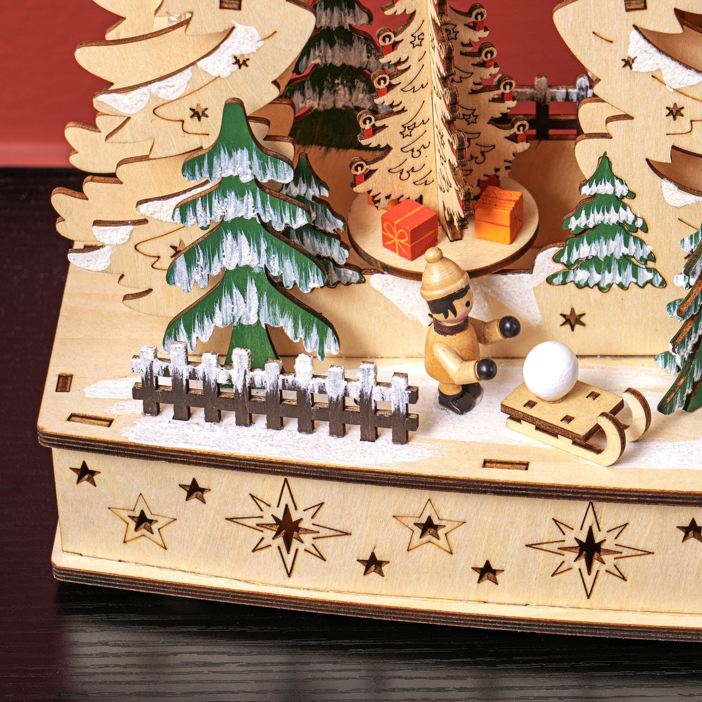 HOMCOM Weihnachtsdorf im Winterwunderland, 20 LED-Lichter, mehrschichtig, Naturholz, 45 x 12 x 30 cm