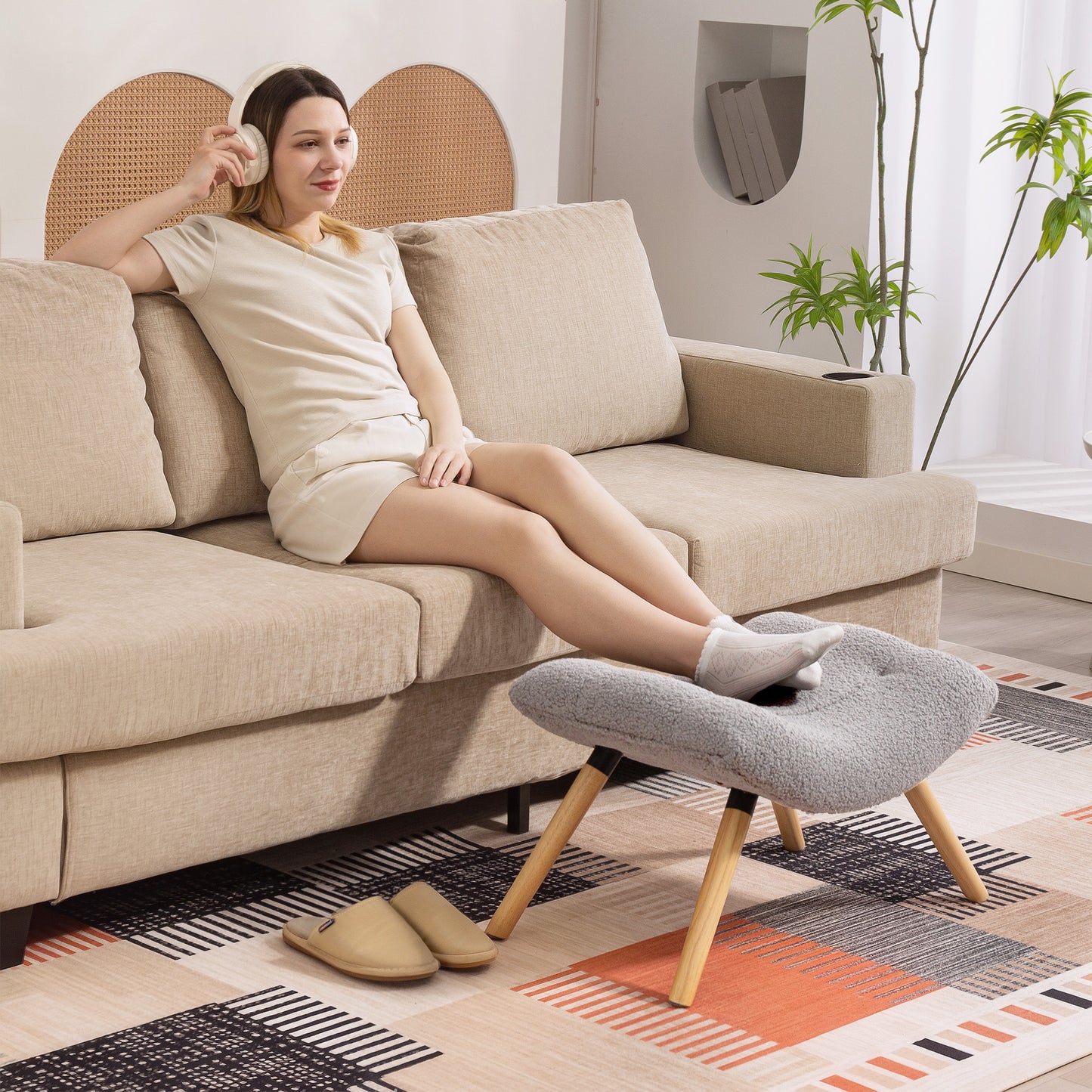 HOMCOM Moderner Fußhocker mit Fleece-Bezug und Holzbeinen, gepolstert, für Wohnzimmer, Schlafzimmer, Flur, Hellgrau