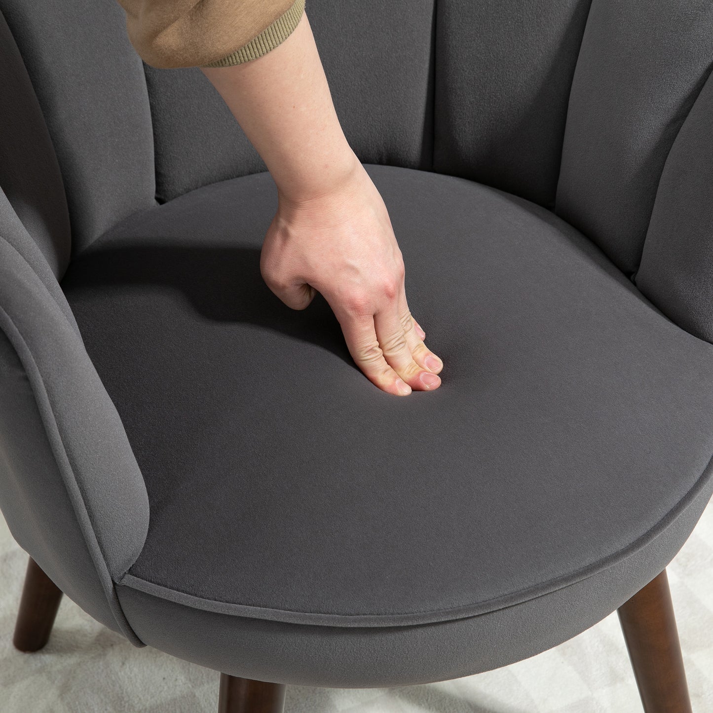 HOMCOM Sessel Wohnzimmer Loungesessel in Muschelform Relaxsessel mit Holzbeine, Polstersessel Lesesessel mit Samtoptik, Polsterstuhl für Schlafzimmer Dunkelgrau