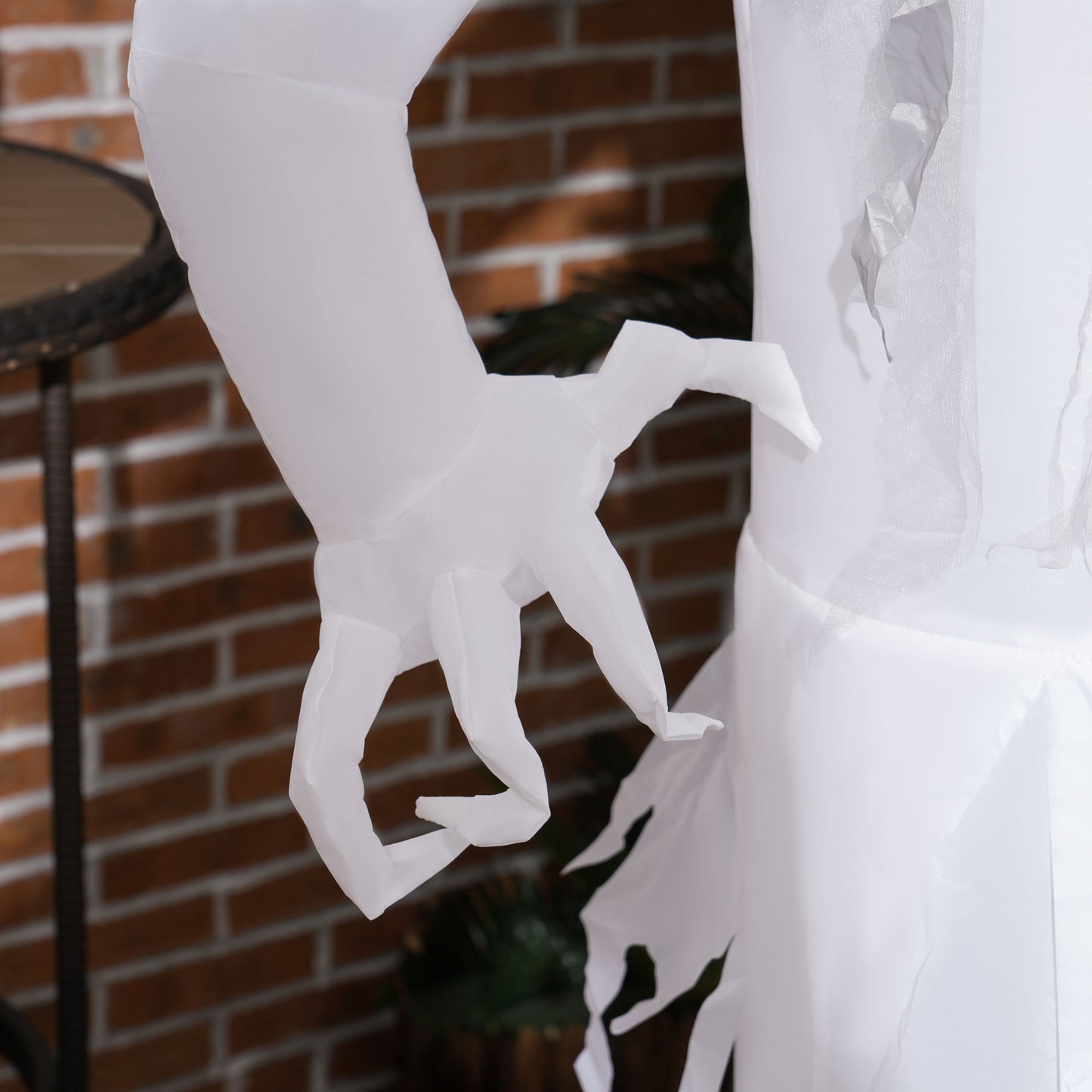 Outsunny Halloweendeko, Geisterhexe mit roten Augen, aufblasbar, LEDs, Outdoor-tauglich, 180 cm, Weiß