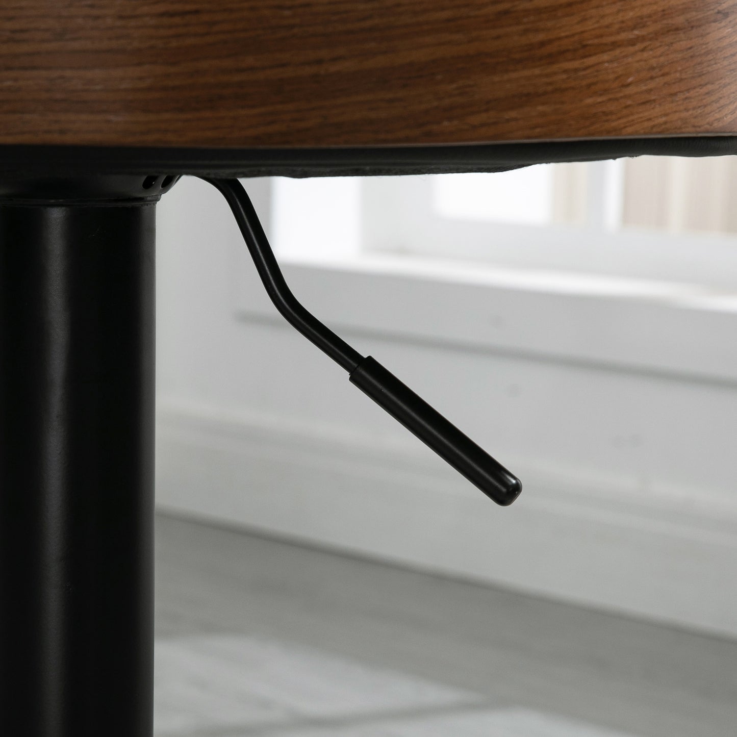 HOMCOM Barhocker 2er Set, Gepolstert Barstuhl aus Stahl und Massivholz, Höhenverstellbar Küchenstühle mit Fußstütze, 360° Drehbar, Tresenhocker für Küche, Wohnzimmer, Esszimmer, Schwarz+Kaffee