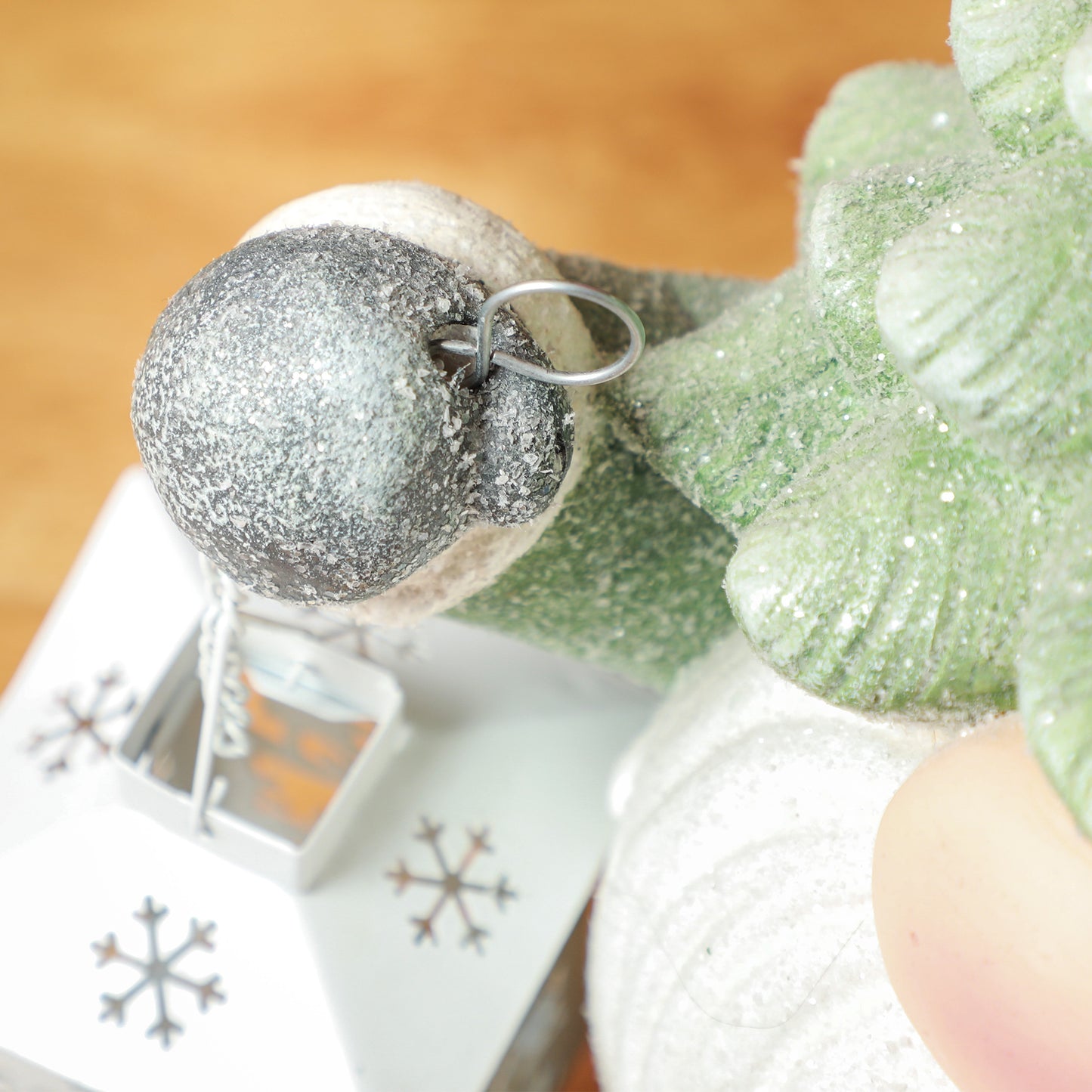 HOMCOM Weihnachtszwerg mit Laterne, LED, batteriebetrieben, wetterfest, 28x21x42 cm