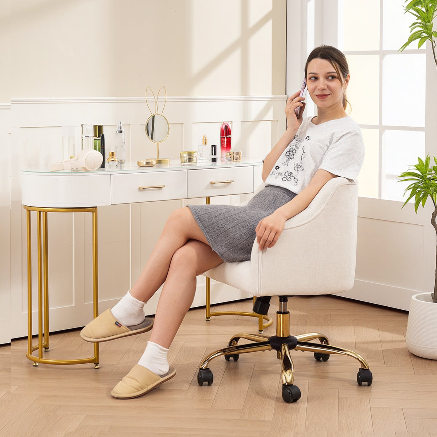 HOMCOM Gepolsterter Bürostuhl, Schreibtischstuhl in Leinenoptik, goldfarbene Beine, höhenverstellbar, Beige