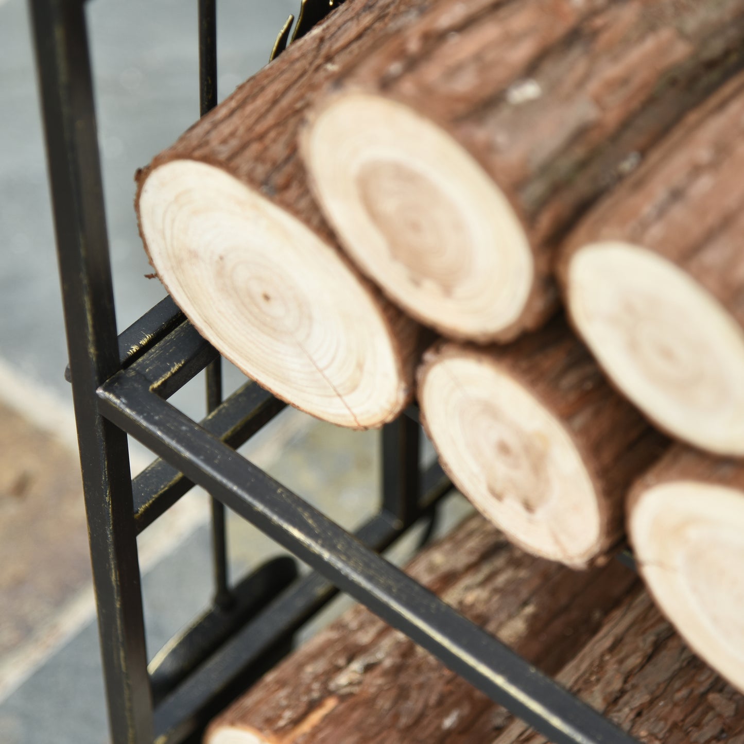 Outsunny Kaminholzständer mit Kaminbesteck, Brennholzregal Feuerholzablage Kaminwerkzeug Eisen Schwarz+Gold 51,5x33x77 cm