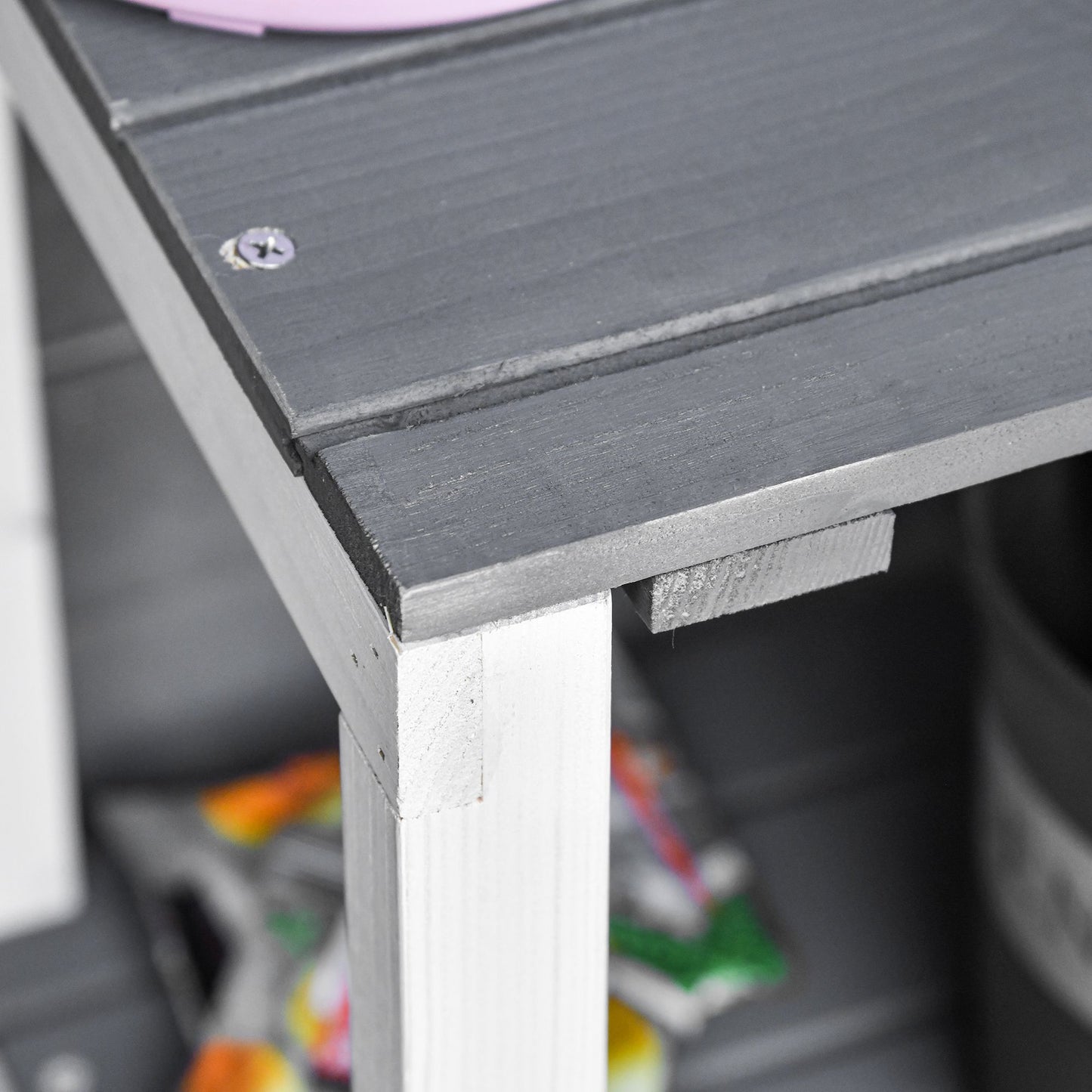 Outsunny Gartenschrank Geräteschuppen med 2 Tür Geräteschrank mit Asphaltdach Gartenlagerschrank Antidumping Design med Bodennägel Tannenholz Grau+Weiß 139 x 75 x 160 cm