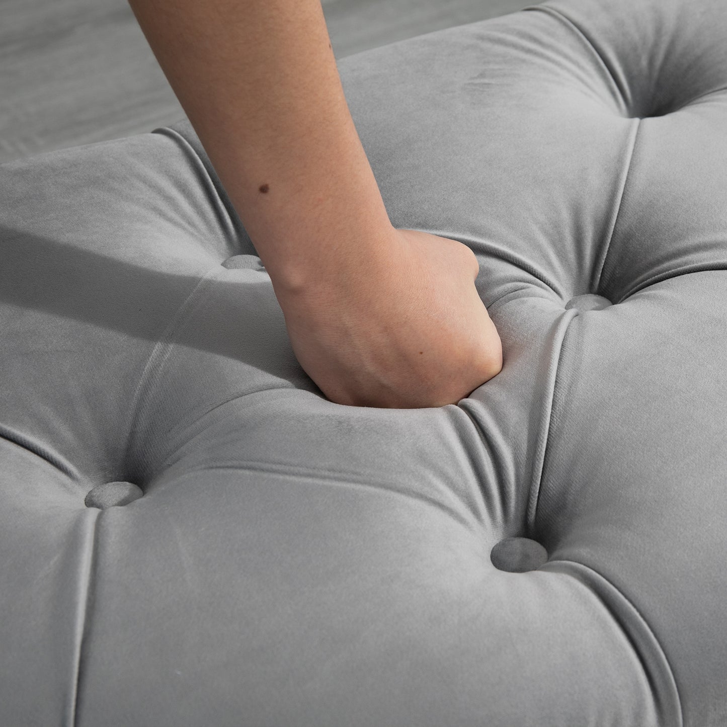 HOMCOM Sitzbank mit Stauraum Polsterbank mit Samtoptik, geöffnetem Deckel Sitztruhe mit Holzbeine, Truhenbank für Wohnzimmer Flur Schlafzimmer 120 x 46 x 42 cm, Grau