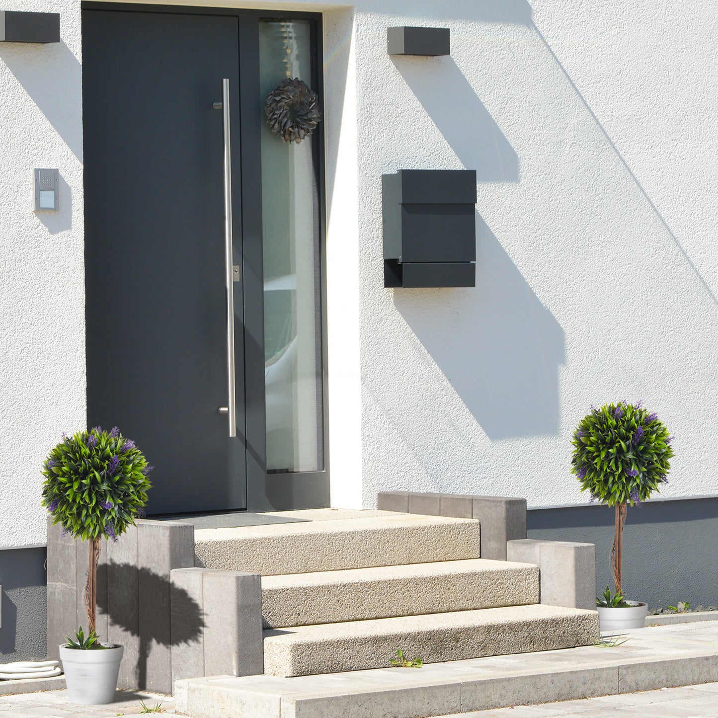 HOMCOM 2er-Set Kunstpflanze inkl. Übertopf und Kunstmoos, künstliche Lavendelstämmchen, Weiß + Grün + Lila