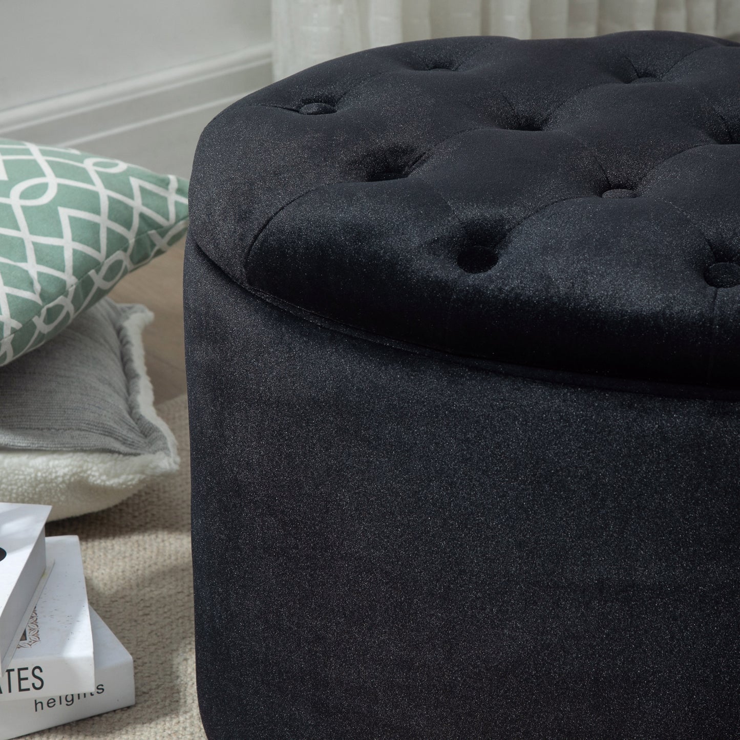 HOMCOM Sitzbank mit Stauraum Polsterbank mit Samtoptik, Sitztruhe Ovale Form, Truhenbank für Wohnzimmer Schlafzimmer Flur 71 x 52 x 42 cm, Schwarz