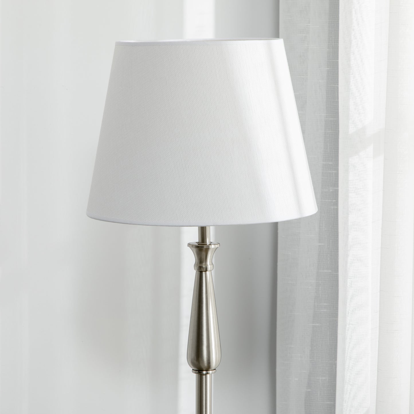 HOMCOM 3-teiliges Lampenset im Vintage-Design, 2 Tischleuchten, 1 Stehleuchte, 35,5 cm x 35,5 cm x 146 cm, Silber + Weiß