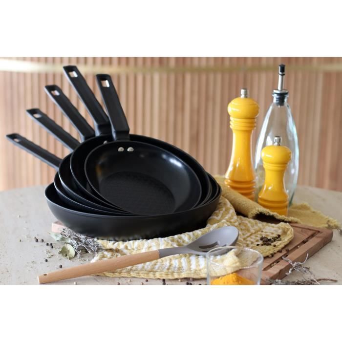 Frying pan - MENASTYL - 6020635 - Forged aluminum - 20 cm - Black - Suitable for all hobs including induction