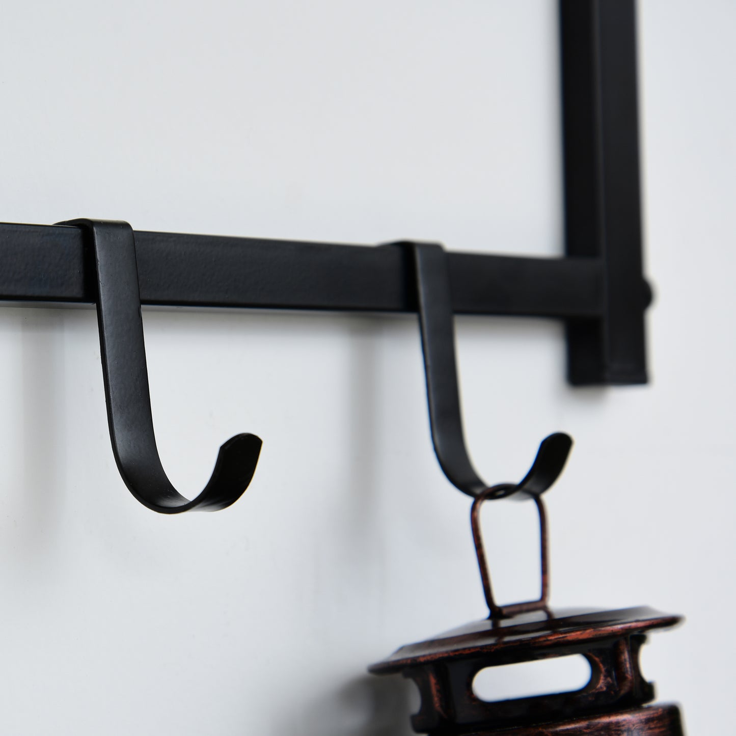 HOMCOM 2-in-1 Garderobenset Flurgaderobe mit Sitzbank Wandgarderobe für Eingangsbereich, 6 Haken, Natur+Schwarz, 75 x 30 x 45 cm(Sitzbank)