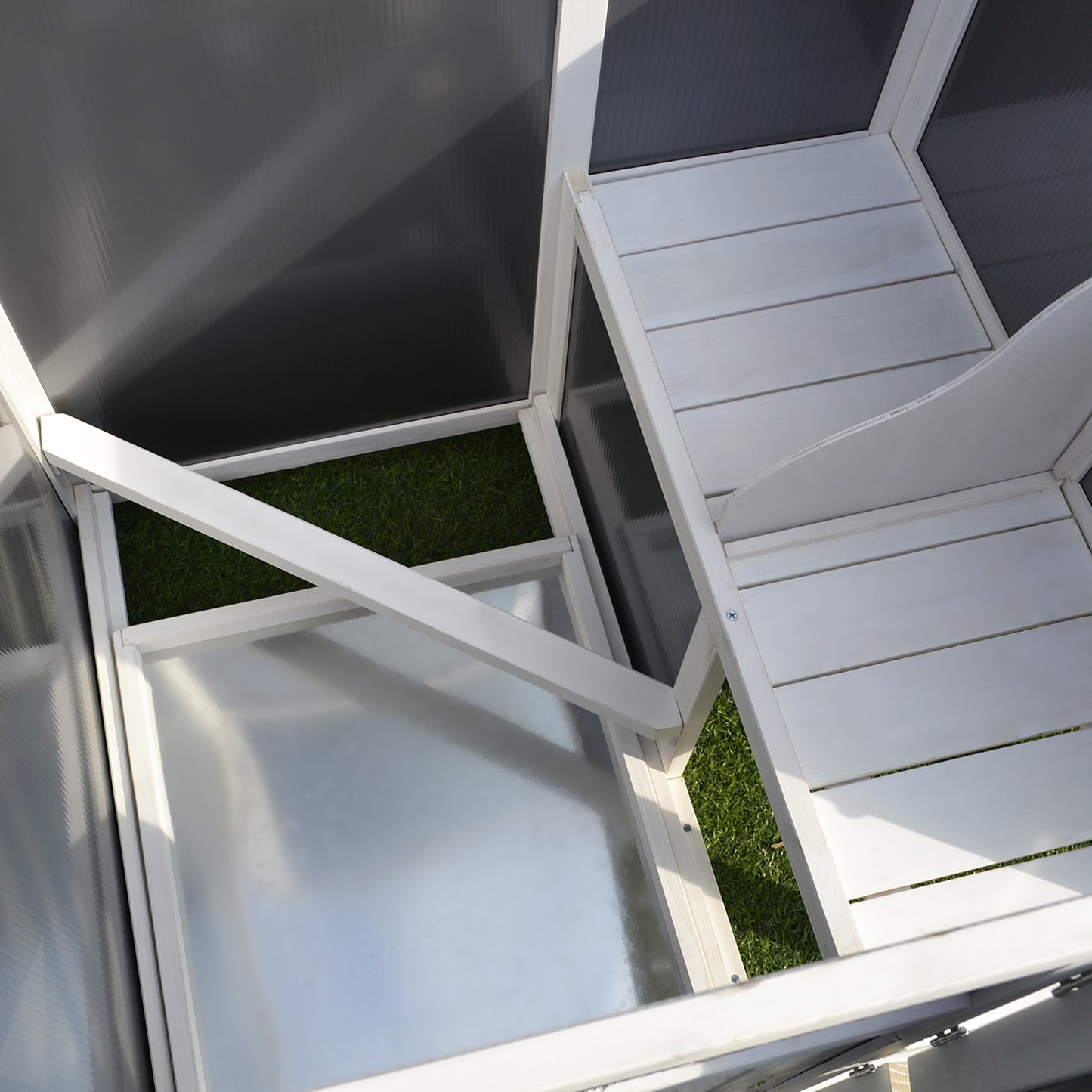 PawHut Hühnerstall Hühnerhaus Geeignet für 1-2 Hühner, mit Nistkasten Eierkiste mit 2 Fächern, Tanne, Grau+Weiß, 160 x 75 x 80 cm