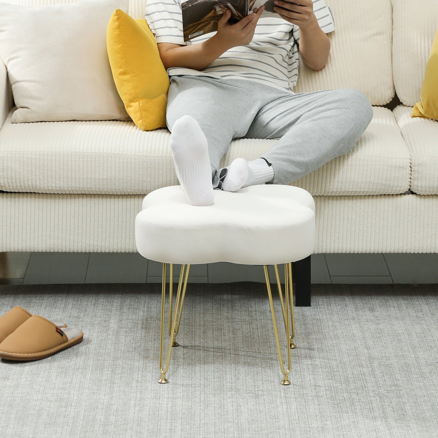 HOMCOM Sitzhocker, Polsterhocker in Kleeblattform, Stoffbezug, Stahlbeine, Cremeweiß