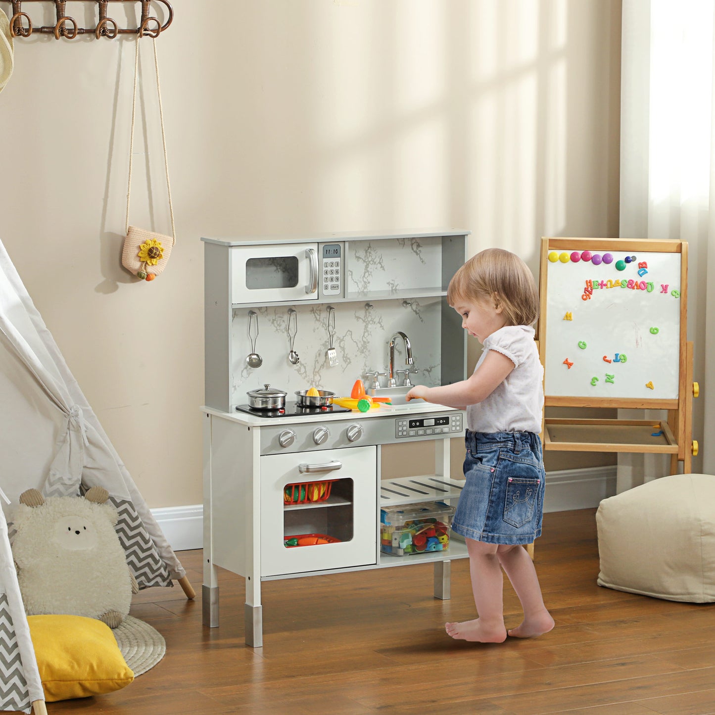 AIYAPLAY Spielküche mit Herd, Mikrowelle, viel Zubehör, höhenverstellbar, 70,1 x 28 x 90,2/96,1 cm, Weiß