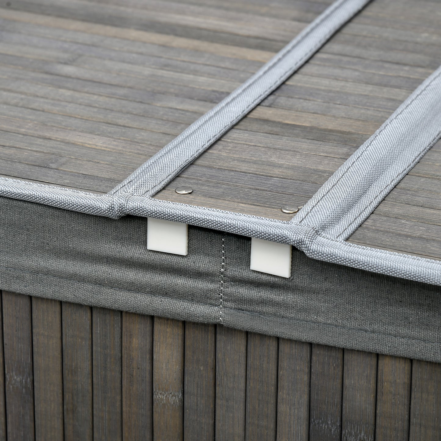 HOMCOM 100 L Wäschekorb mit Deckel, Griff, 2 Abschnitte, herausnehmbarer Wäschesack, für Schlafzimmer, Badezimmer, Bambus, Grau