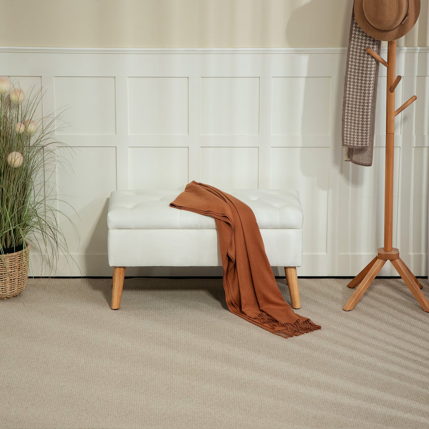 HOMCOM Polsterbank mit Stauraum, Stoffbezug in Samtoptik, Holzbeine, für Wohnzimmer, Schlafzimmer, Flur, 80 x 35 x 42 cm, Weiß