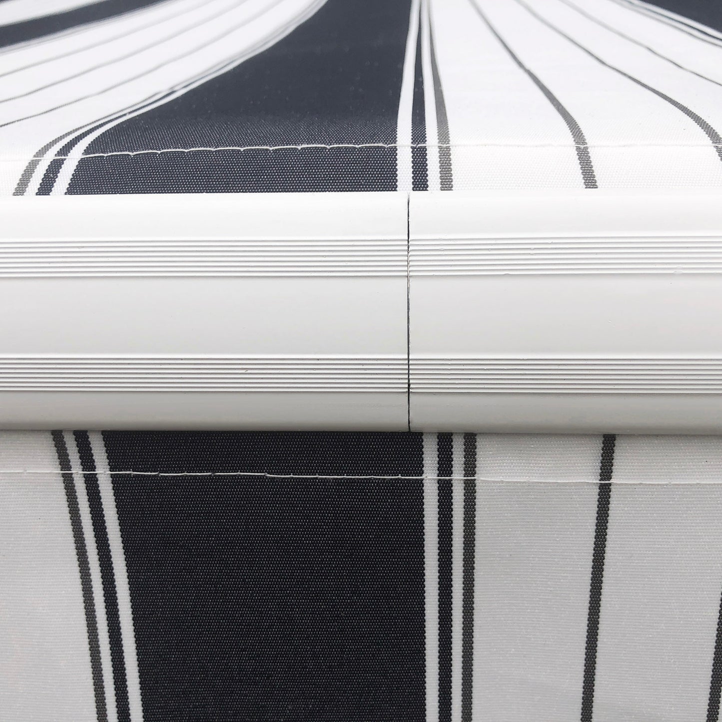 Outsunny Markise, Sonnenschutz, einfahrbar, mit Handkurbel, Metallrahmen, Polyester, blau+weiß, 3,95 x 2,45 x 3,50 m