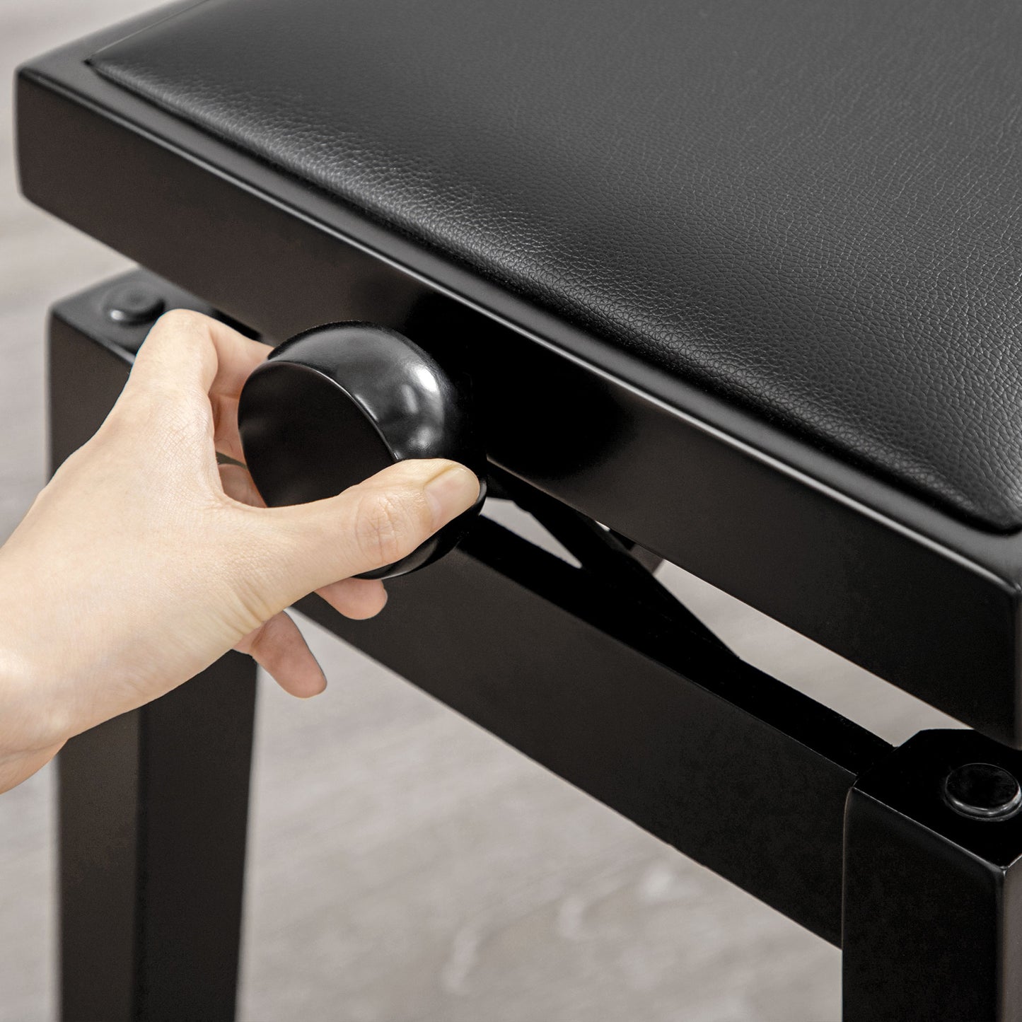 HOMCOM Klavierbank, Pianostuhl, höhenverstellbar, eleganter Hochglanz, Kunstleder+Kautschukholz, schwarz, 63 x 33 x 56cm