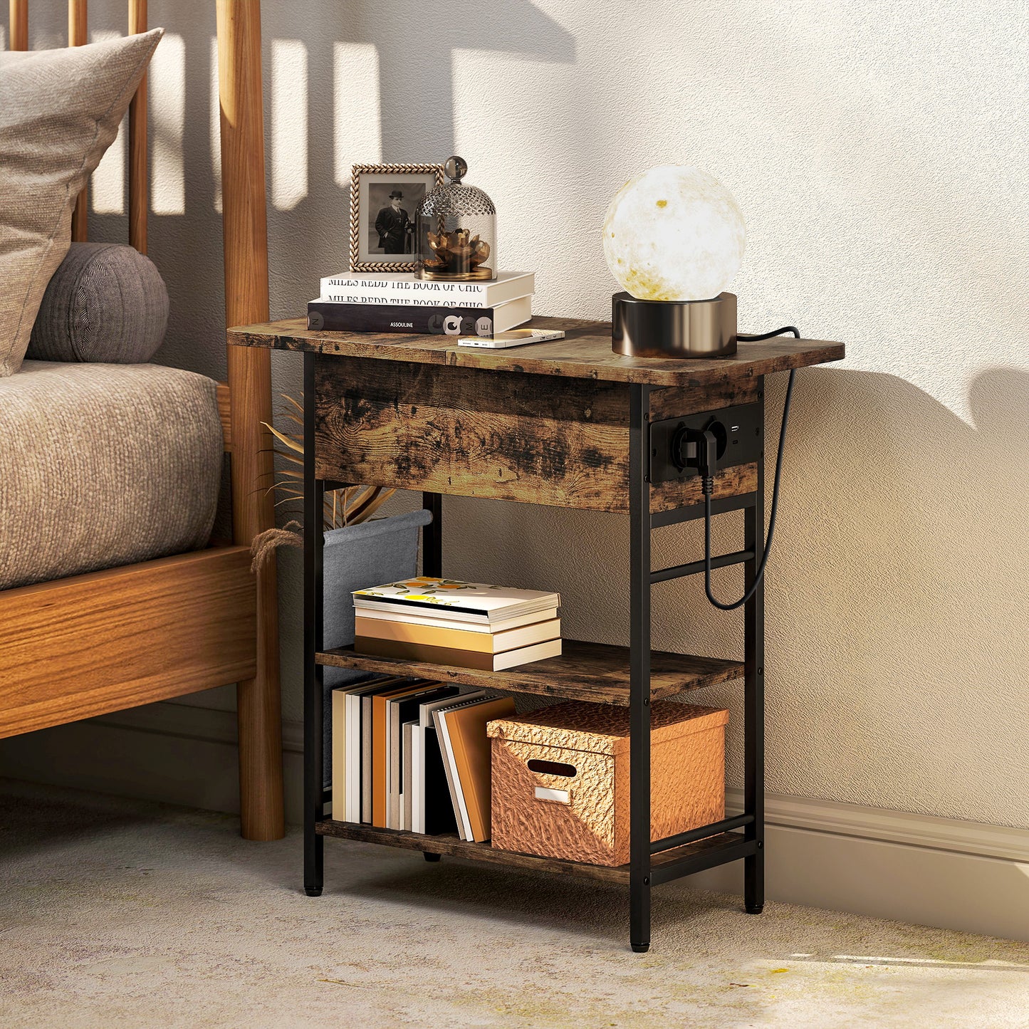 HOMCOM Beistelltisch Nachttisch mit Steckdosenleiste, 2 Ebenen, USB-Anschlüssen Stauraum 60 x 29,8 x 58,5 cm Rustikal Braun