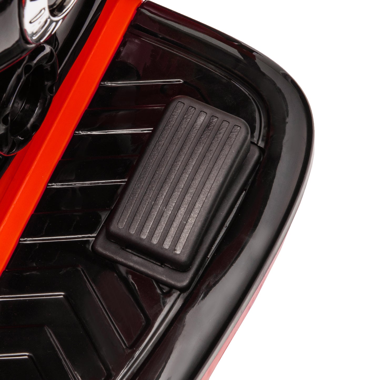 AIYAPLAY Elektro-Kinder-Motorrad, 3 Räder, 6V Batterie-Betrieb, Scheinwerfer, Musik, für Kinder im Alter von 3-6 Jahren, Rot