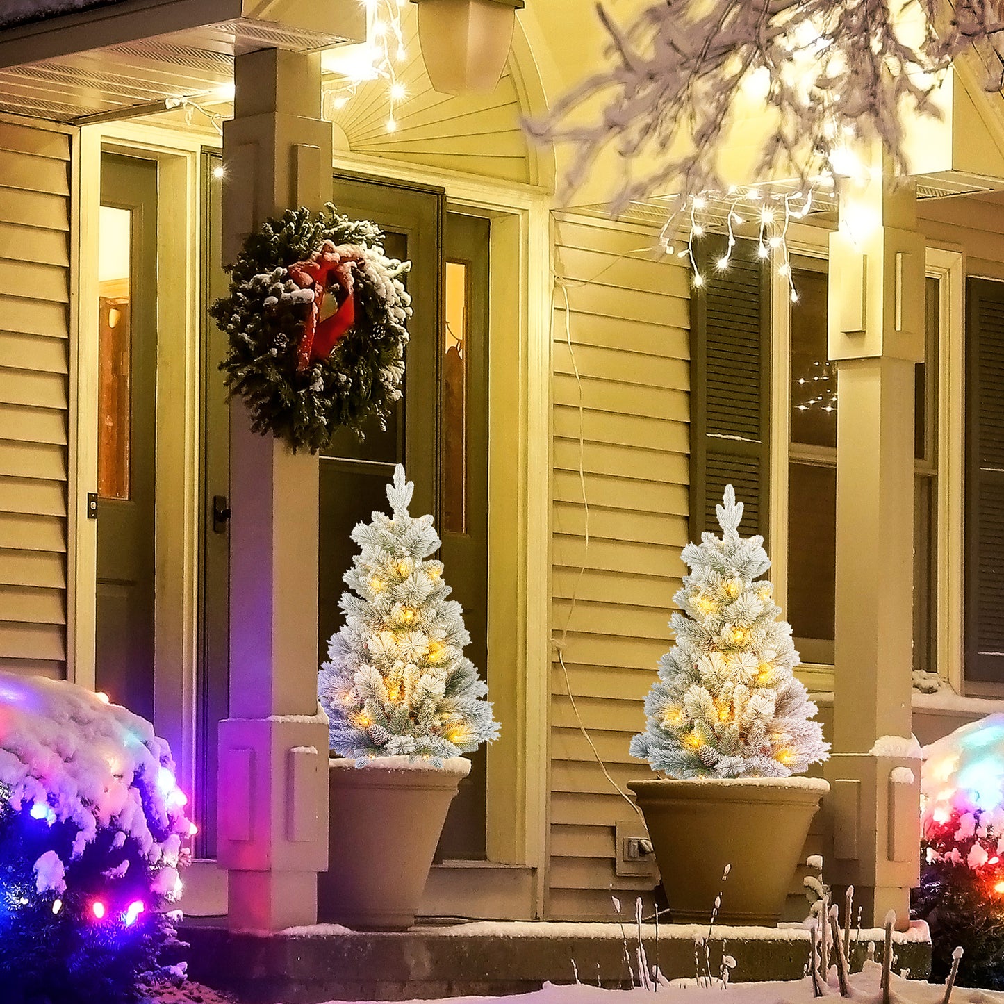 HOMCOM Weihnachtsbaum mit LED-Beleuchtung, 2er-Set, 107 cm, Tannenzapfen, rote Beeren, feuersicher, Grün/Weiß